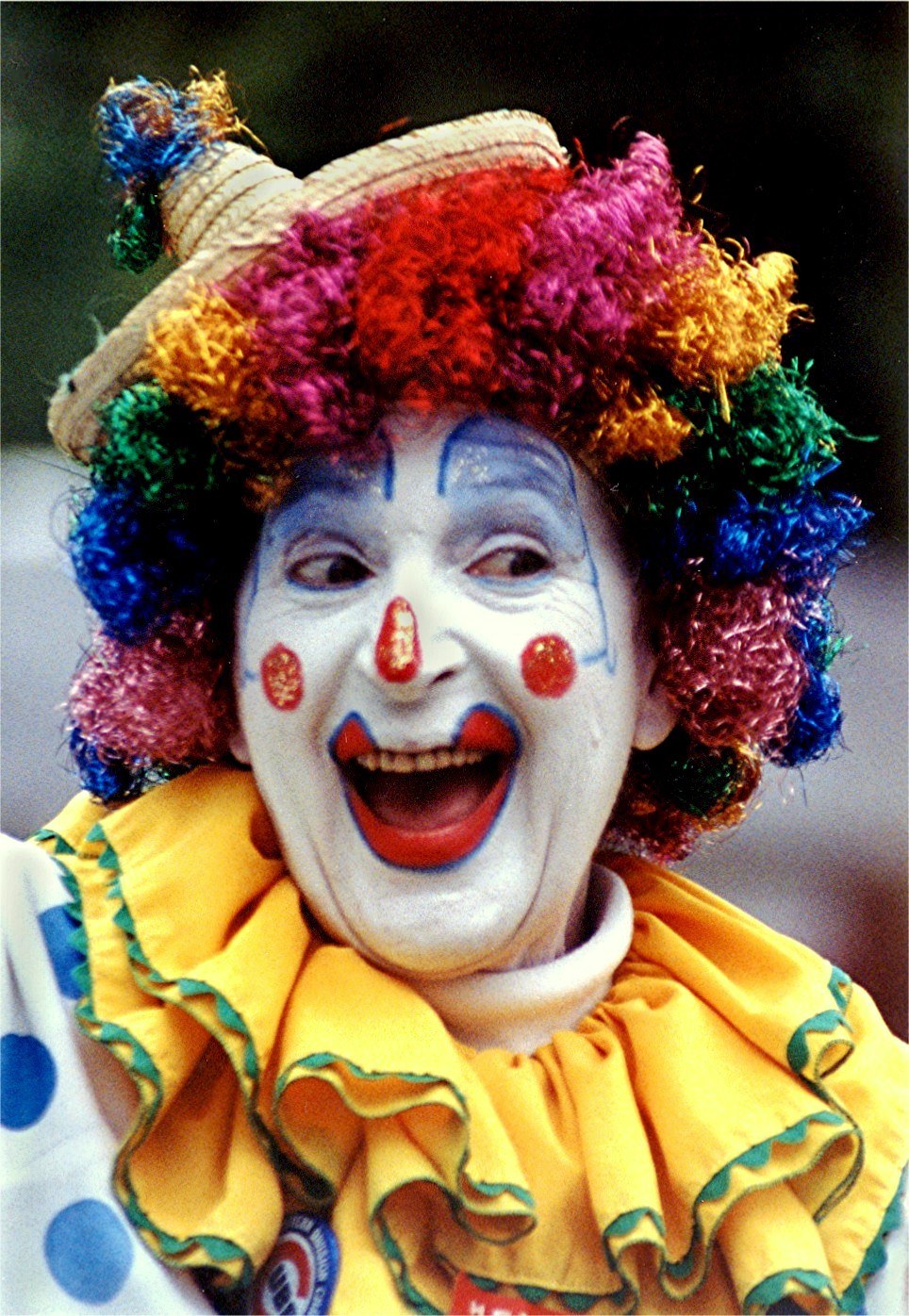 Клоуны кратко. Клоун. Улыбка клоуна. Клоун улыбается. Смешной клоун.